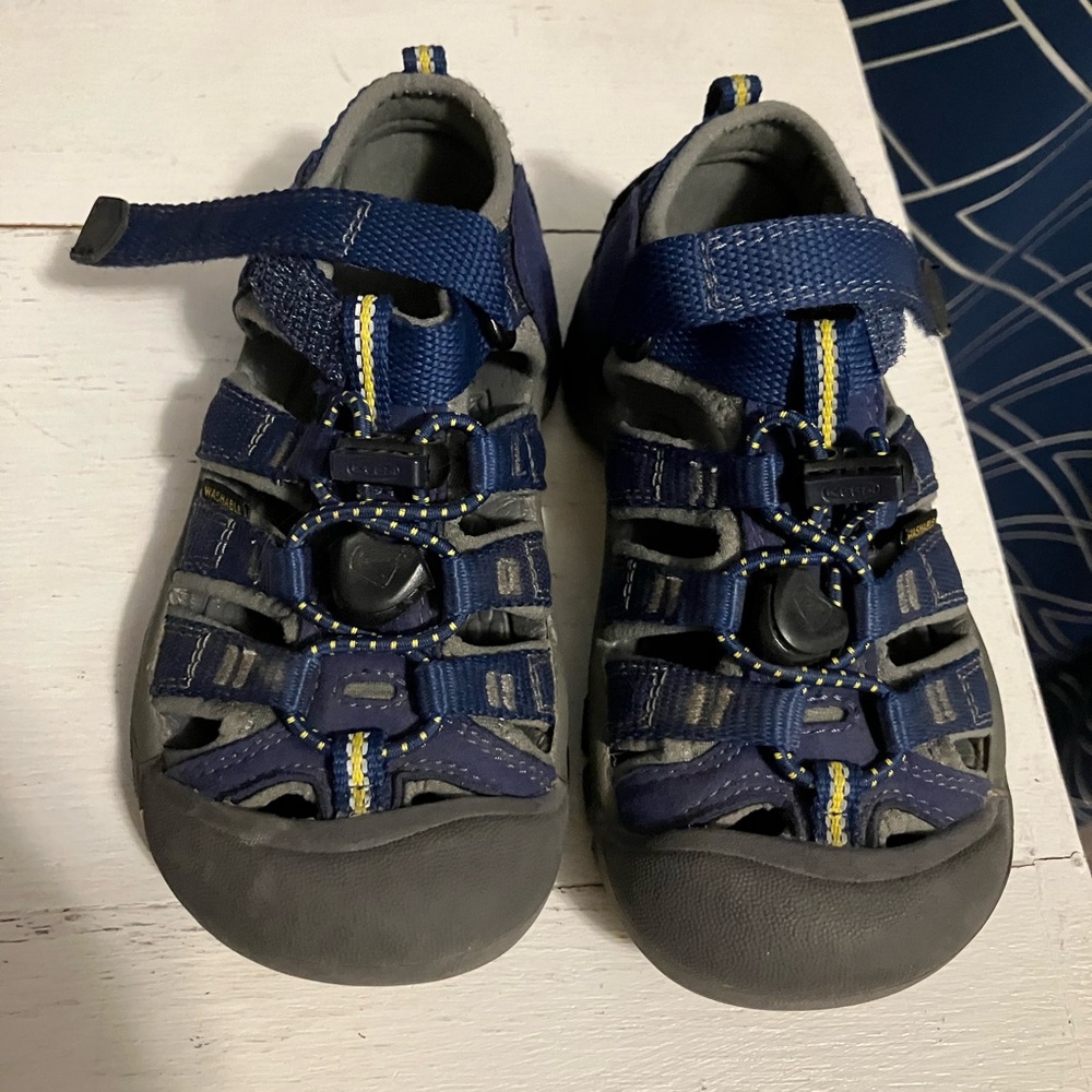 Keen Newport H2 sandals 10 10T toddler boys washable hiking sandals